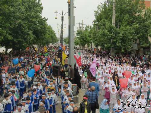 بیش از سه هزار دانش‌آموز گالیکشی سرود حماسی «سلام فرمانده» را همخوانی کردند