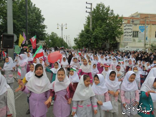 بیش از سه هزار دانش‌آموز گالیکشی سرود حماسی «سلام فرمانده» را همخوانی کردند