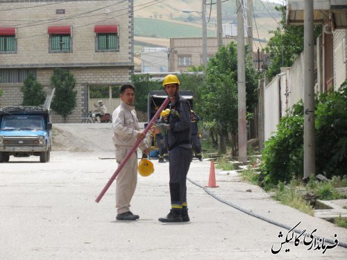 بازدید مشترک فرماندار، معاون فرماندار و فرمانده انتظامی شهرستان از اجرای پروژه تبدیل سیم به کابل شرکت برق در گالیکش