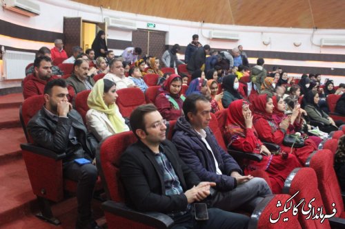در مراسمی با حضور فرماندار و دیگر مسئولین شهرستان، از پرستاران گالیکش تجلیل شد