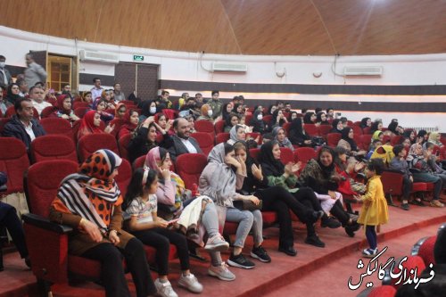 در مراسمی با حضور فرماندار و دیگر مسئولین شهرستان، از پرستاران گالیکش تجلیل شد