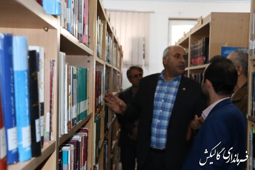 دیدار سرزده فرماندار شهرستان با مدیر و مسئول کتابخانه شهدای ۱۲ دی گالیکش 