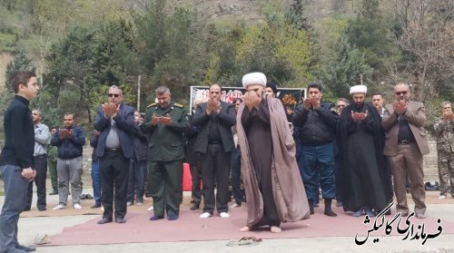 همزمان با روز طبیعت و شهادت امیر‌المومنین(ع) نماز جماعت ظهر و عصر در پارک جنگلی فارسیان برپا شد