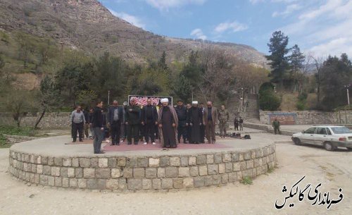 همزمان با روز طبیعت و شهادت امیر‌المومنین(ع) نماز جماعت ظهر و عصر در پارک جنگلی فارسیان برپا شد