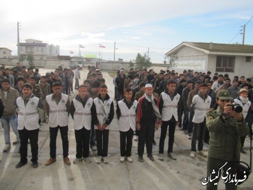 با حضور فرماندار گمیشان زنگ انقلاب درمدارس شهرستان نواخته شد