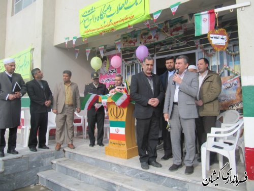 با حضور فرماندار گمیشان زنگ انقلاب درمدارس شهرستان نواخته شد