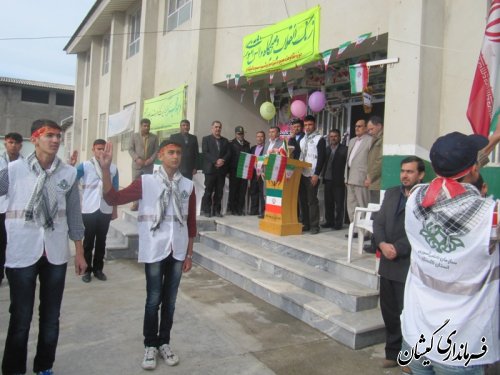 با حضور فرماندار گمیشان زنگ انقلاب درمدارس شهرستان نواخته شد