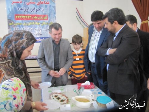 حضور فرماندار گمیشان در جشنواره طبخ غذاها وشیرینی جات سنتی وبومی محلی بانوان در سیمین شهر