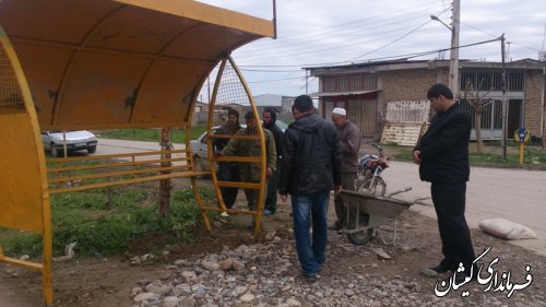 بازدید بخشدار گلدشت از نصب سایبان در ایستگاه ورودی روستاهای بخش