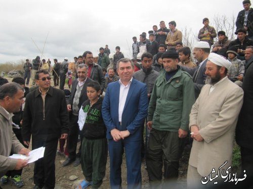 حضور فرماندار در مراسم جشن ماهیگیری با قلاب در دهانه گرگانرود روستای چارقلی شهرستان گمیشان