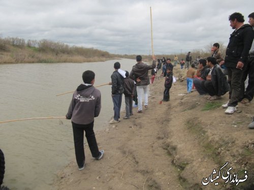 حضور فرماندار در مراسم جشن ماهیگیری با قلاب در دهانه گرگانرود روستای چارقلی شهرستان گمیشان