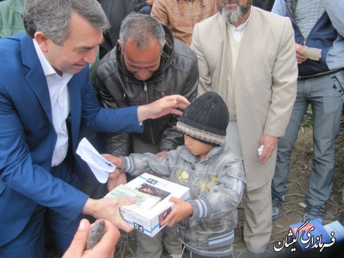 حضور فرماندار در مراسم جشن ماهیگیری با قلاب در دهانه گرگانرود روستای چارقلی شهرستان گمیشان