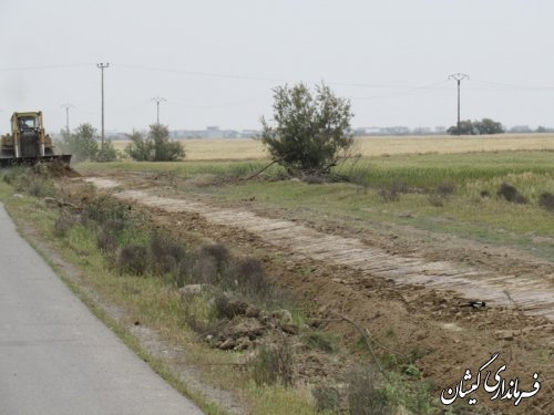 بازدید فرماندار گمیشان از زیر سازی حریم آسفالت  بند بصیر آباد