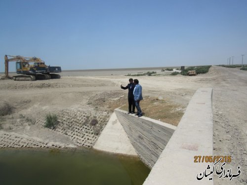 بازدید بخشدار مرکزی از زیر سازی آسفالت جاده مرزی سایت میگو گمیشان