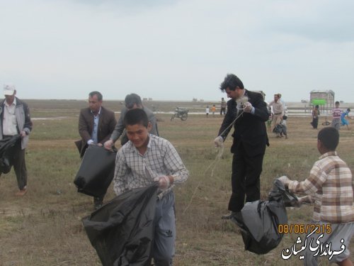 پاکسازی سواحل شهرستان گمیشان با حضور فرماندار