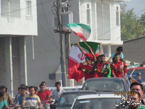 فرماندار گمیشان در جمع استقبال پرشور مردم سیمین شهر از قهرمانان کشتی آلیش حضور یافت