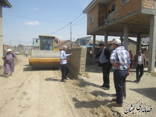 بازدید بخشدار گلدشت از روند اجرای طرح هادی روستای بصیرآباد