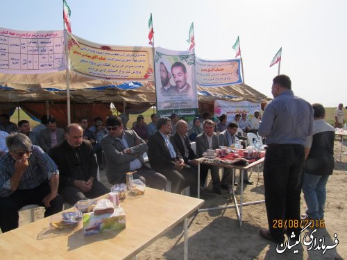 مراسم کلنگ زنی مجتمع صنعتی پرورش شتر مرغ در شهرستان گمیشان برگزار شد