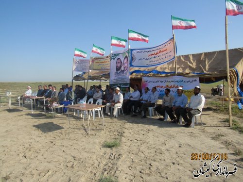 مراسم کلنگ زنی مجتمع صنعتی پرورش شتر مرغ در شهرستان گمیشان برگزار شد