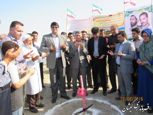 مراسم کلنگ زنی مجتمع صنعتی پرورش شتر مرغ در شهرستان گمیشان برگزار شد