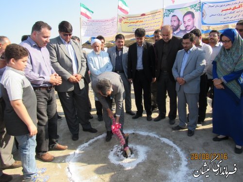 مراسم کلنگ زنی مجتمع صنعتی پرورش شتر مرغ در شهرستان گمیشان برگزار شد