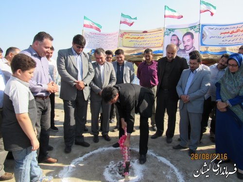 مراسم کلنگ زنی مجتمع صنعتی پرورش شتر مرغ در شهرستان گمیشان برگزار شد