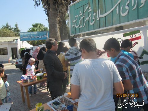 حضور فرماندار گمیشان در محل اجرای نقاشی بر روی دیوار با موضوع دفاع مقدس