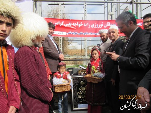 حضور فرماندار گمیشان در لحظه تحویل سال نو در مزار شهدای گمنام شهرستان