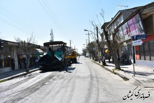 بازدید فرماندار گمیشان از اجرای آسفالت معابر شهر گمیش تپه