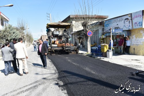 بازدید فرماندار گمیشان از اجرای آسفالت معابر شهر گمیش تپه