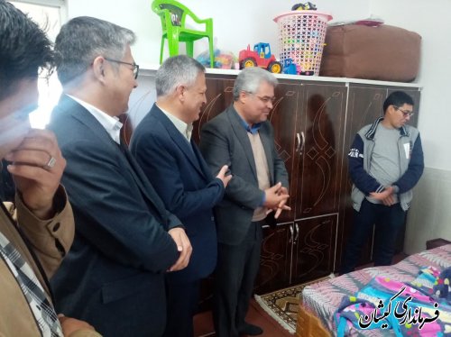 دیدار فرماندار و جمعی از مسئولین شهرستان با خانواده ي 4 قلوهای کملری