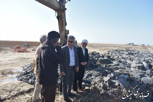 عملیات لایروبی کانال خزر برای بازگشایی مسیر دریا در حال انجام می باشد.