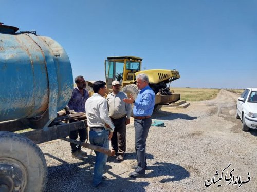 بازدید فرماندار گمیشان از عملیات اجرایی پروژه راه روستایی سیمین شهر، بند، بصیر آباد