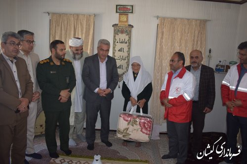 دیدار فرماندار گمیشان با خانواده شهید امام بردی بدخشان