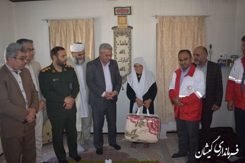 دیدار فرماندار گمیشان با خانواده شهید امام بردی بدخشان