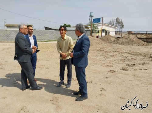 بازدید فرماندار گمیشان از پروژه اجرای آسفالت معابر روستای کله پست