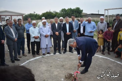 آغاز عملیات اجرایی چمن مصنوعی مدرسه قلیچ موحد کملر