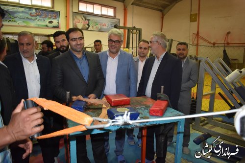 بازدید فرماندار گمیشان با همراهی رییس فدراسیون بدنسازی و پرورش اندام کشور از امکانات ورزشی شهرستان