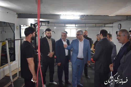 بازدید فرماندار گمیشان با همراهی رییس فدراسیون بدنسازی و پرورش اندام کشور از امکانات ورزشی شهرستان