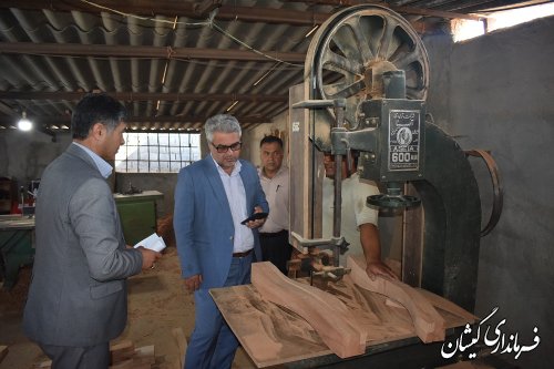 بازدید فرماندارگمیشان از تولیدی مبلمان سیمین شهر با هدف رفع موانع تولید
