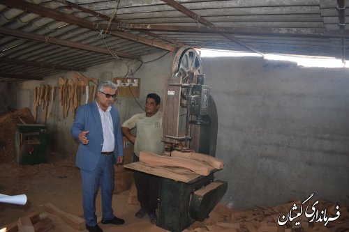 بازدید فرماندارگمیشان از تولیدی مبلمان سیمین شهر با هدف رفع موانع تولید
