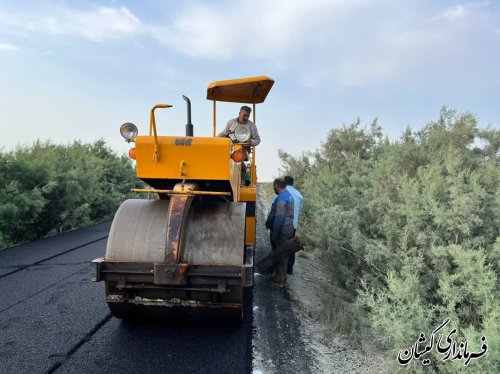 بازدید فرماندار گمیشان از پروژه عملیات اجرای آسفالت دسترسی به آرامگاه گری تپه