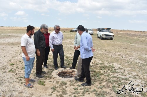 بازدید فرماندار گمیشان از چاه قدیمی قلعه جیق کوچک