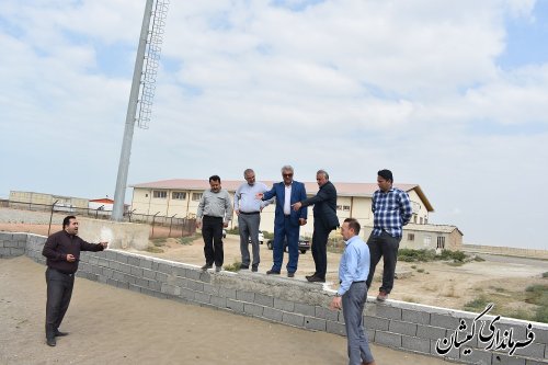 بازدید فرماندار گمیشان از چمن مصنوعی و زمین والیبال ساحلی گمیش تپه