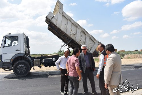 آغاز عملیات اجرایی طرح بزرگ روکش آسفالت جاده ای از آرخ بزرگ تا خواجه نفس