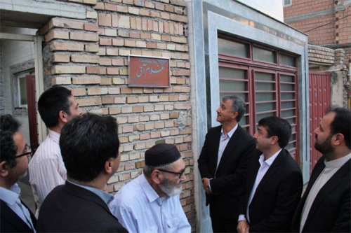نصب اولین پلاک ماندگار هنرمند صنایع دستی استان گلستان درشهرستان گنبد کاووس
