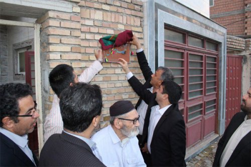 نصب اولین پلاک ماندگار هنرمند صنایع دستی استان گلستان درشهرستان گنبد کاووس